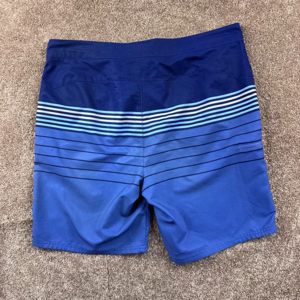 Vineyard Vines Mens Performance Board‎ Shorts Blue Striped Size 35 Swim Trunks